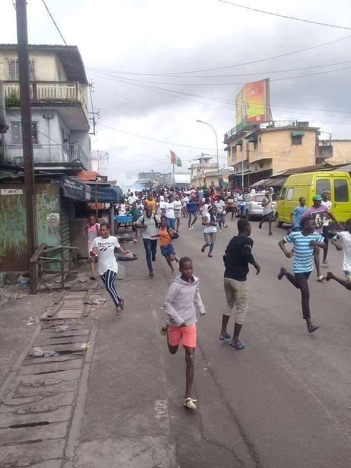 Déguerpissement d'Adjamé Dallas (Abidjan)  :

Les habitants s'opposent à la destruction de leur village pour la construction du 4e pont. Le chef du Village dément avoir été dédommagé