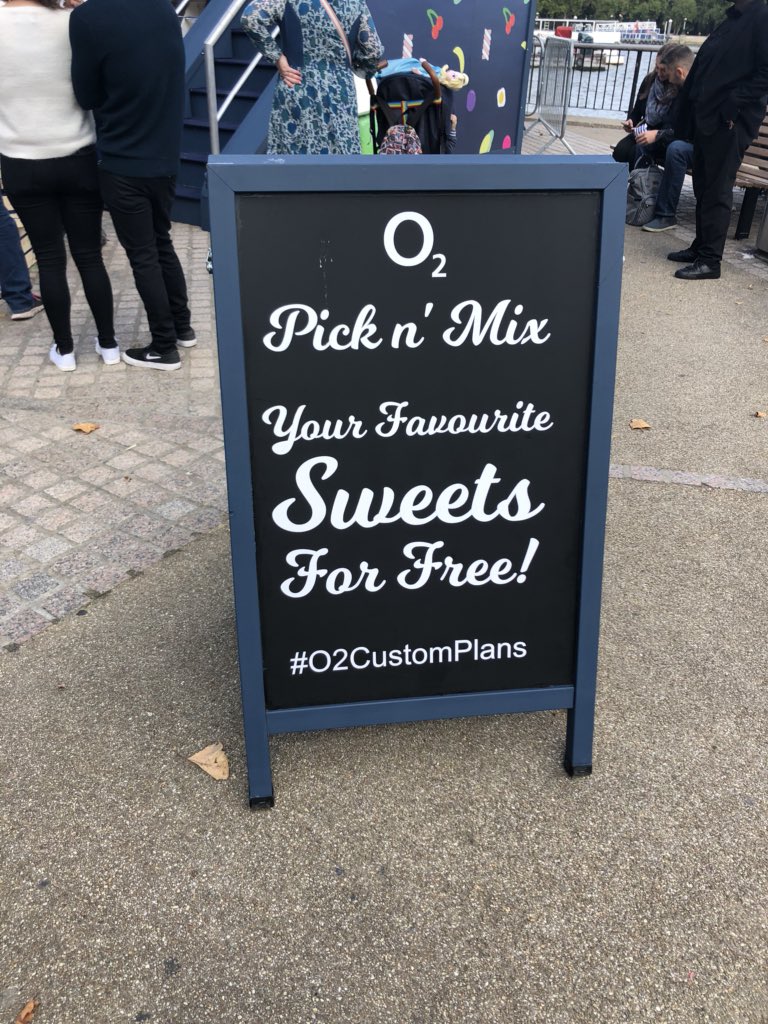 cola_green's tweet image. Great to see so many people down on the Southbank to take advantage of pick’n’mix #O2CustomPlans @o2