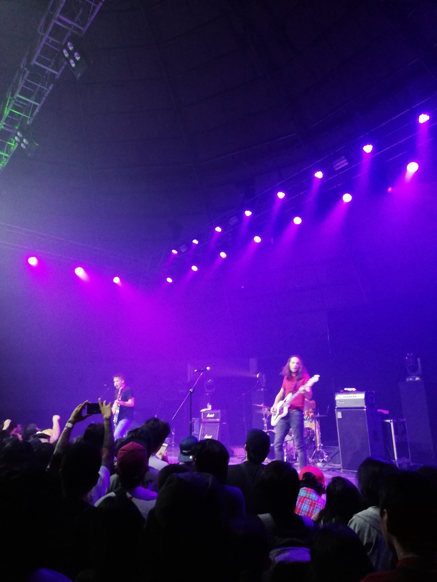Sure feels like everyone's birthday right here at Sky Dome courtesy of <a href="/TinyMovingParts/">Tiny Moving Parts</a>' music and energy! 🤙
#TinyMovingPartsMNL