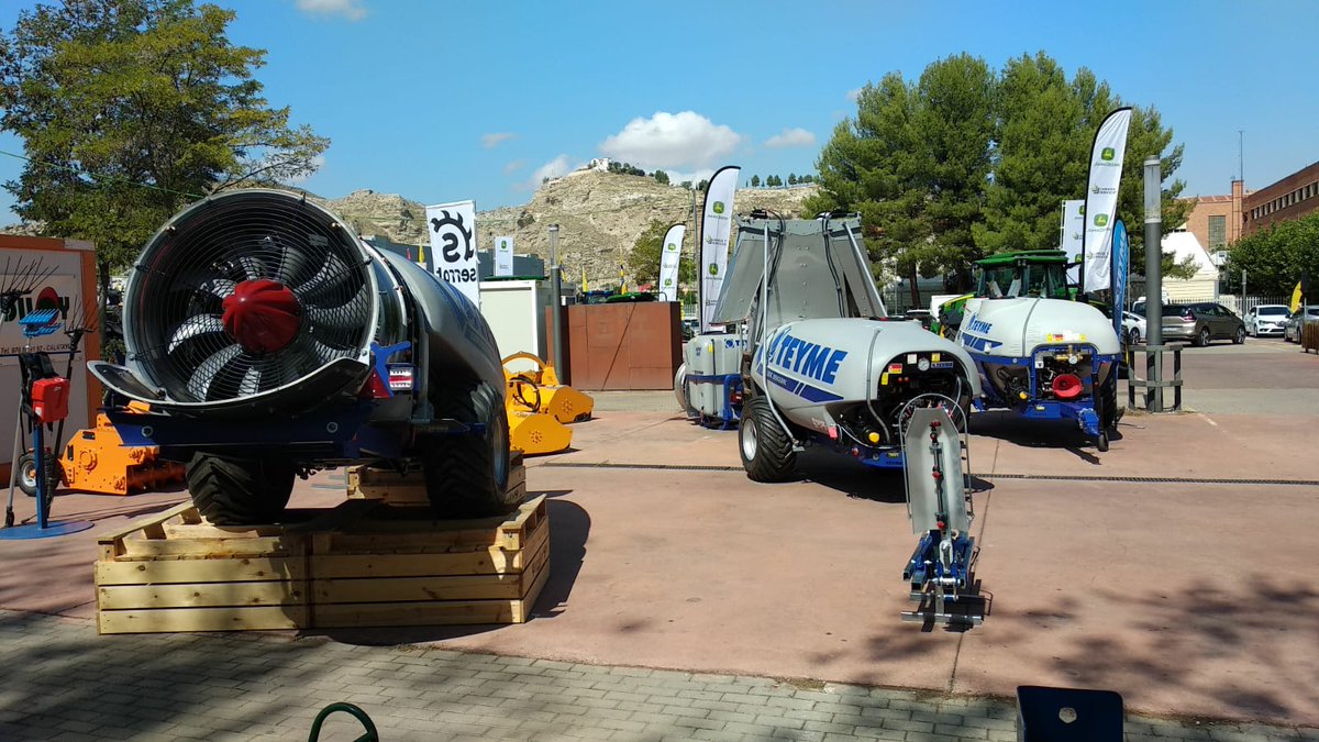teyme_agritech's tweet image. Imágenes de nuestro distribuidor @agrodiloy en la feria de Calatayud 🤩 Seguimos hasta el domingo 🚜👨‍🌾👩‍🌾🌱 #atomizadores #smartspraying #teyme