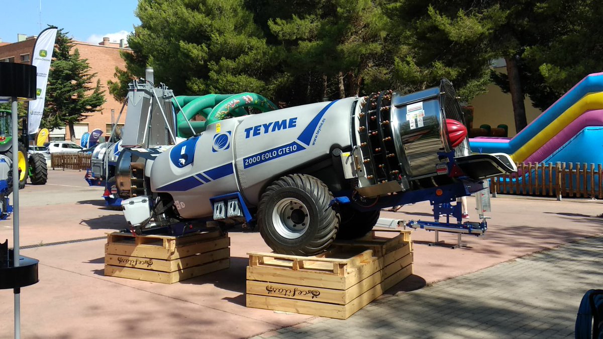 teyme_agritech's tweet image. Imágenes de nuestro distribuidor @agrodiloy en la feria de Calatayud 🤩 Seguimos hasta el domingo 🚜👨‍🌾👩‍🌾🌱 #atomizadores #smartspraying #teyme