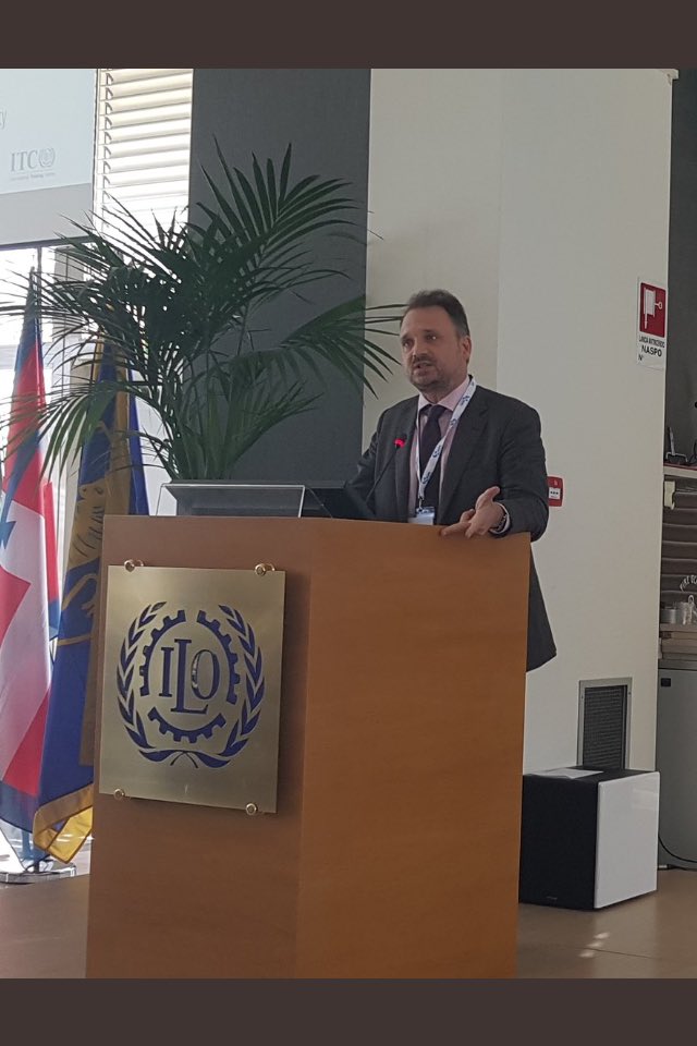 ADTSS_CIDC_UdG's tweet photo. El professor Ferran Camas @FerranCamasRoda intervé com a conferenciant al XXII Congrés Mundial de Dret del Treball #ISLSSL
(foto @rodriguezluz_ ) https://t.co/Yk36Q5QpPp
