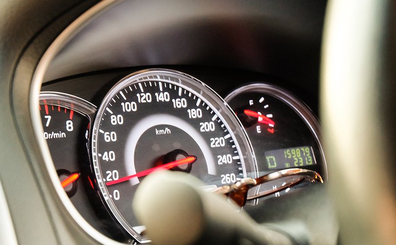 RDWnl's tweet photo. De RDW beheert het register met #tellerstanden en biedt verkopers de mogelijkheid om het #tellerrapport aan te vragen. In het tellerrapport is alle informatie opgenomen over administratieve geschiedenis van de auto. Kijk voor meer info op onze website https://t.co/HVniL3HcD6 https://t.co/nmOXDNqa4N