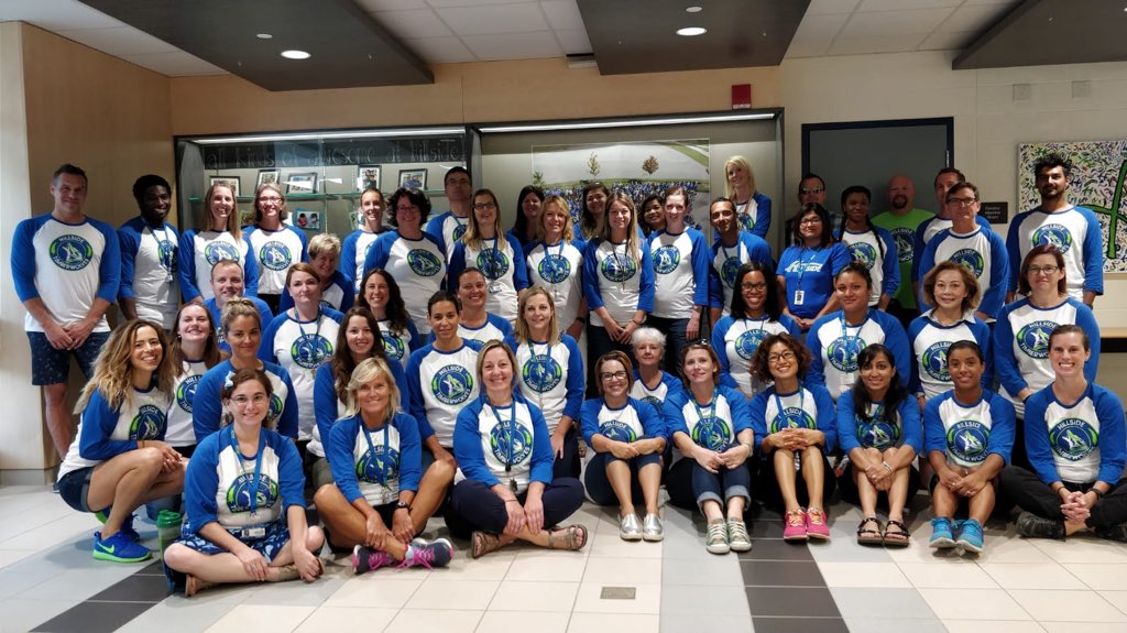 Hillside <a href="/hillsideTwolves/">Hillside PS</a> in green and blue!! Spirit day! #hillsideinspires  @jaiswalPDSB