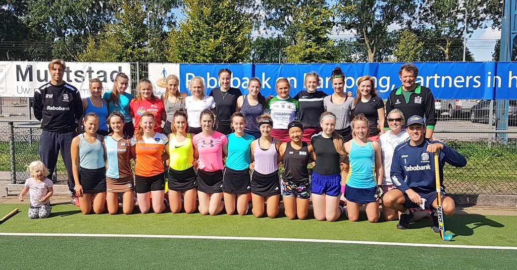 So good to have my old school <a href="/bandongrammar/">Bandon Grammar</a> school on tour to <a href="/KampongHockey/">SV Kampong Hockey</a> this week! Thanks to <a href="/weusthof/">Roderick Weusthof</a> for the session this morning in beautiful 🌞#DHH #BGS