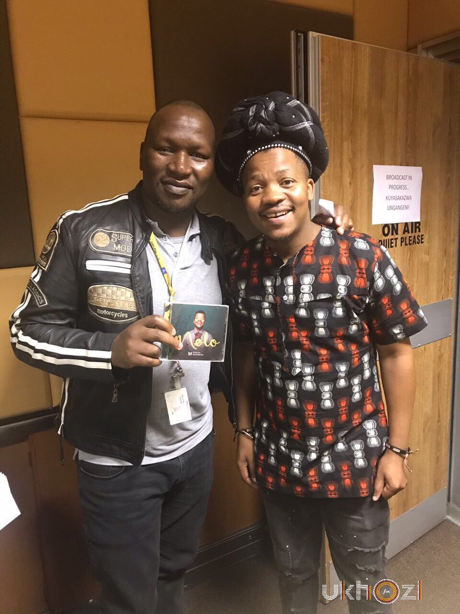 ukhozi_fm's tweet photo. Ungaphuthelwa ukulalela uhlelo iJazz noMandla Mdletshe ngeSonto 6-8PM sizobe sihlezi no Dumza @dumzamaswana #Jazz #LiveYourHeritage https://t.co/LrVQi9MzrJ