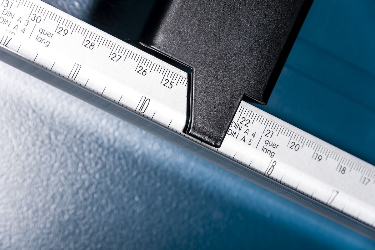 Dahle_NA's tweet image. Metric or Imperial? Dahle Professional Stack Cutter rulers have both inches and millimeters. No calculations necessary! buff.ly/2ooVXjr #dahlestackcutter #reamcutter #stackcutter #businesscardcutter #germanengineering