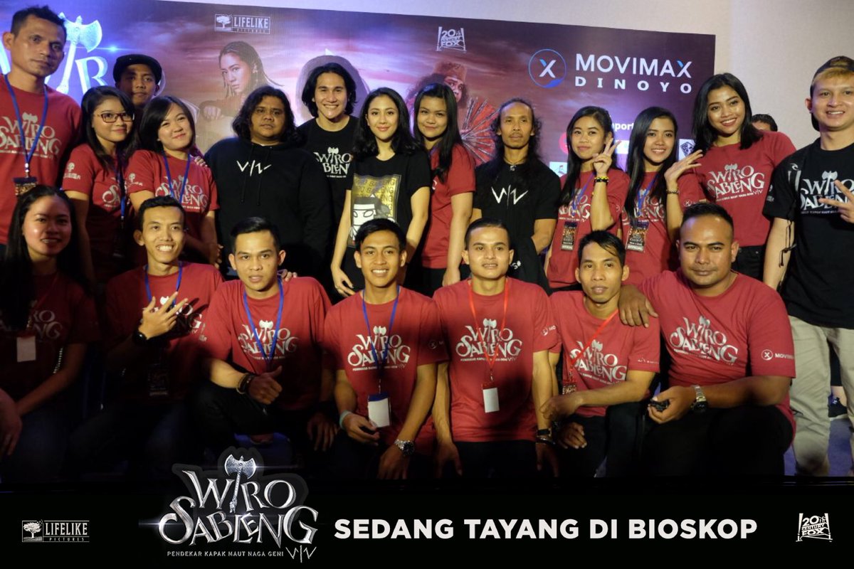 Kalian semua luar biasa, #Malang! Meet &amp; greet dan nobar #WiroSableng di <a href="/MovimaxDinoyo/">Movimax Dinoyo</a> bersama <a href="/VinoGBastian__/">Vino G.Bastian</a> <a href="/sherinasinna/">🛸</a> <a href="/FAlfarazi/">Fariz_alfarazi</a> <a href="/YayanRuhian/">Yayan Ruhian</a> berlangsung SABLENG! Rameeee banget yang datang! #SiapSableng #SudahSableng