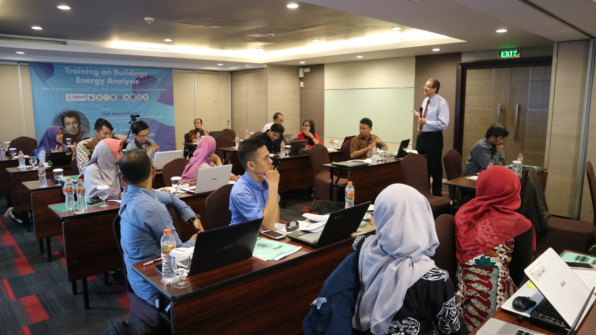 cdsrera on Twitter "Prof Moncef memberikan pelatihan dgn interaktif melalui presentasi pemberian materi praktik perhitungan & simulasi menggunakan