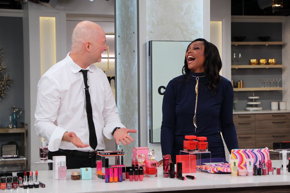 Cityline's tweet image. GIVEAWAY: Follow @Cityline and @davelackie + RT this tweet for your chance to win a $800 beauty prize pack! Contest closes 11:59pm EST Sept 9. What could you win? WATCH: ow.ly/bFGj30lIZJl