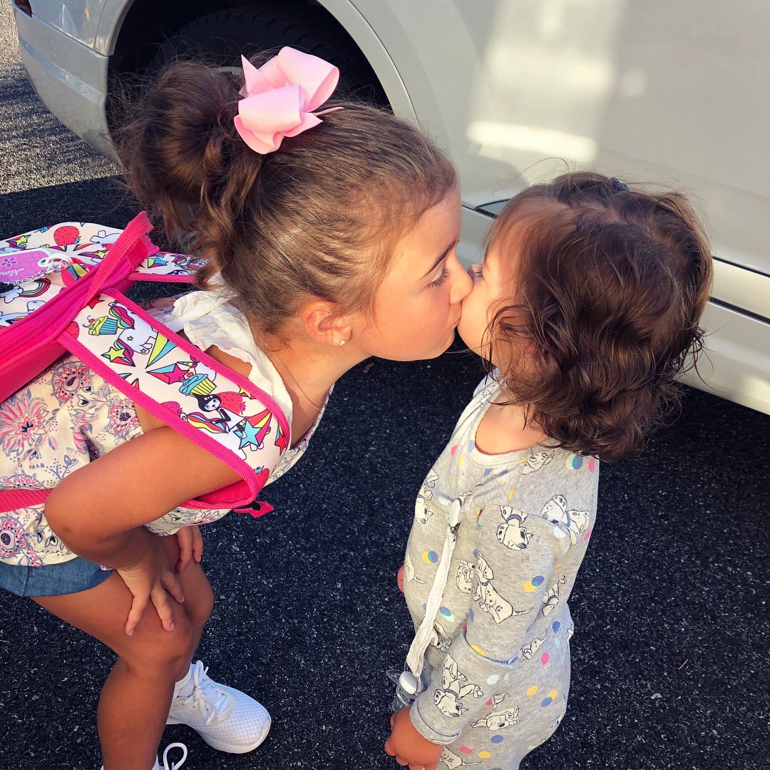 ValentinaJPosts's tweet photo. Repost from daniellejonas: First day of Pre-K 🙈😭 https://t.co/spbxVpr3yY