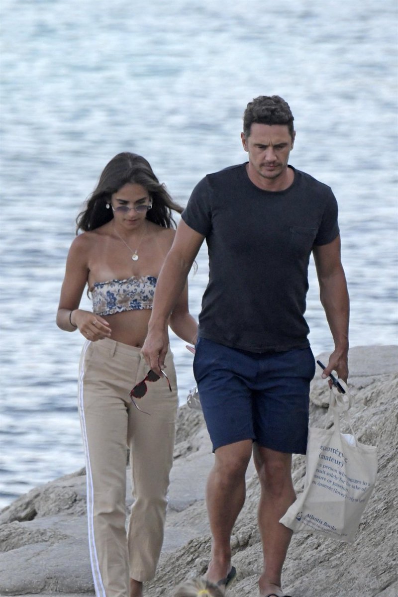 zazoomnews's tweet photo. James Franco e Isabel Pakzad l’amore non va in vacanza - #James #Franco #Isabel #Pakzad https://t.co/Ibu52koMNe https://t.co/l8JnCEIXns