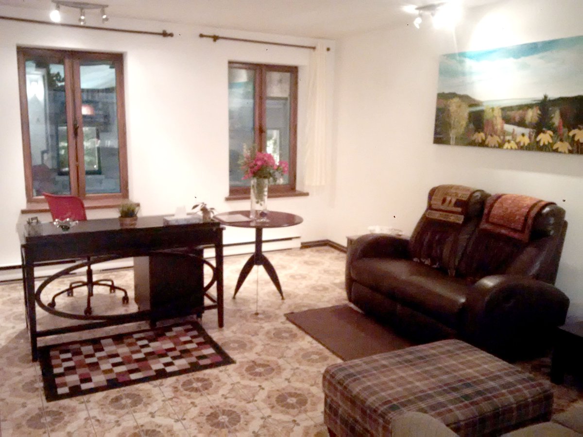 aspaces_'s tweet photo. Apartment 6 is available for your varied productions. This apartment can be combined with another loft inside the building as a support room for your shoot. https://t.co/RKOisP8cP5 
#SetScouting #FilmMaking #VideoProduction #LocationManagement #SetDecorator  #AssistantDirector https://t.co/KzxbK3shwQ