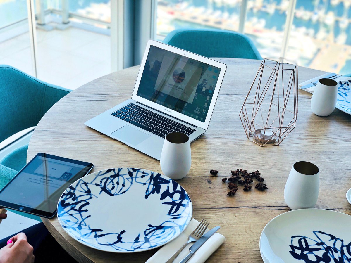Chamorro_MHI's tweet photo. Experience an unique gastronomy with stunning views of #Alicante when you dine at our incredible #CONVISTAS restaurant located on top of #TrypGranSol. Travel through taste as you try authentic flavors using fresh ingredients. #foodlovers #Foodie #MeliaSpain https://t.co/cgOBi7pSNk