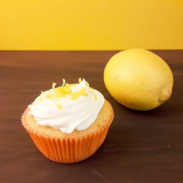 picaae's tweet image. Lemon cupcakes with cream cheese frosting 🍋

#cupcakes #lemoncupcakes #creamcheesefrosting #lemon #foodporn #yummy ift.tt/2M8JpWO