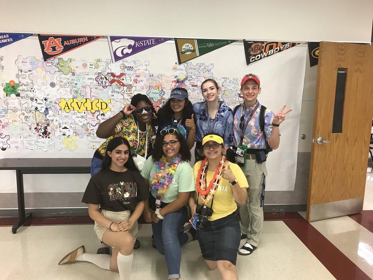 Tacky Tourist Day <a href="/lewisvillestuco/">Lewisville StuCo</a> #LHSSpiritDays #FARMERPRIDE