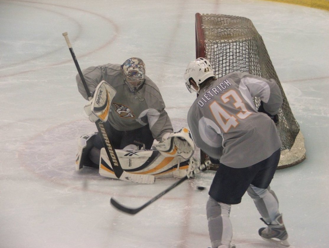 PredsAlmanac's tweet image. #OTD in #Preds history (2011):
Nashville's 6th rd pick in 2007, Robert Dietrich, dies when his #Lokomotiv team's plane crashes. While he never played in an NHL game, he was the 2nd leading scorer for the AHL affiliate, the @mkeadmirals, in 2009-10.

(pic: Jeremy K. Gover)