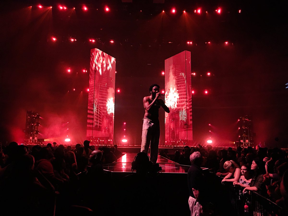 TreyDownE2's tweet photo. Gambino last night🔥 #ThisIsAmericaTour https://t.co/NROrOy2Qps