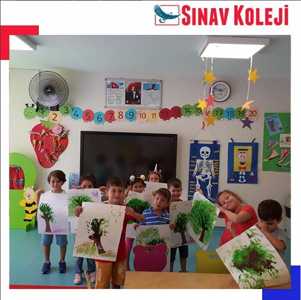 sinavkolejiusk's tweet photo. Üsküdar Sınav Koleji’nde yeni eğitim-öğretim yılı heyecanı başladı!🎈 Anasınıfı ve ilkokul öğrencilerimiz için düzenlenen oryantasyon programıyla miniklerimiz resim yaparak yeteneklerini keşfetme fırsatı buluyor.
https://t.co/rvcxDnHBT7
0216 505 30 30
#uskudarsinavkoleji #cuma https://t.co/R5kQx8nGXo