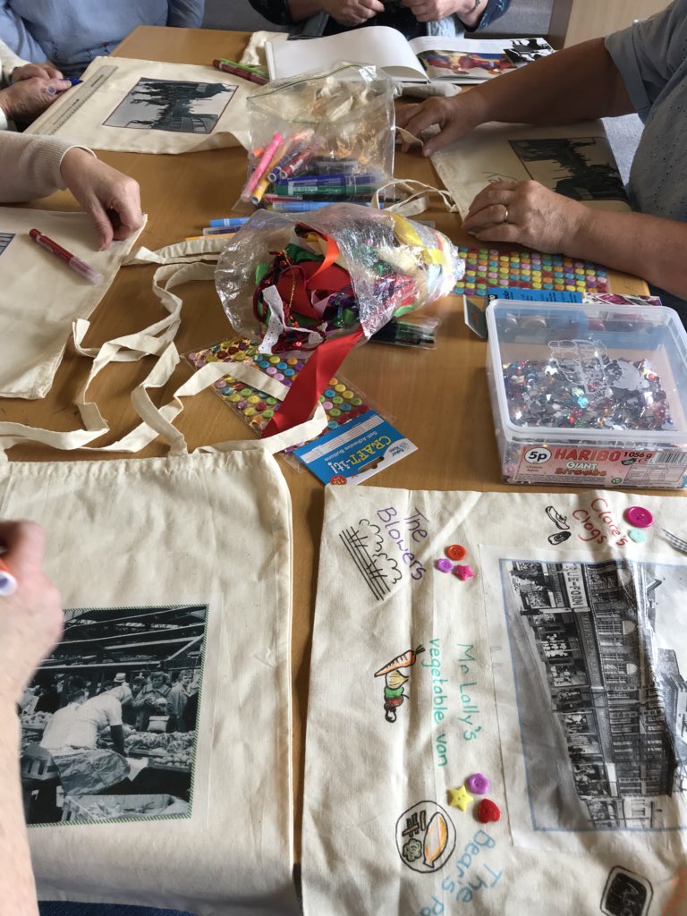 MandiB_'s tweet photo. Wonderful heritage #totebag decorating session taking place @STHLibraries #BillingeLibrary as part of #heritageopendays celebrations https://t.co/J7buunF4HX