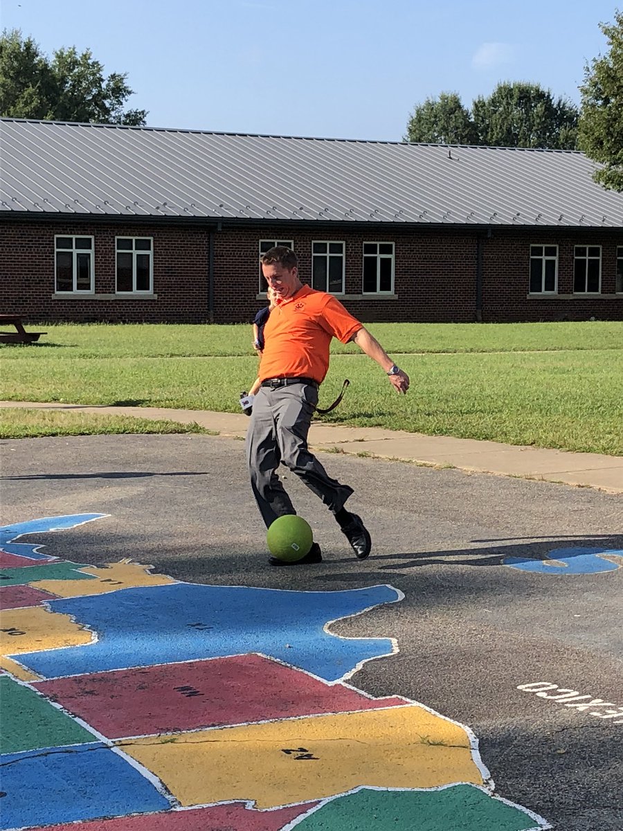 Relationships are key in education and nothing makes your principal cooler than kicking it over the fence!!  <a href="/cumminsjm/">Jonathan Cummins</a> #awesomeACES