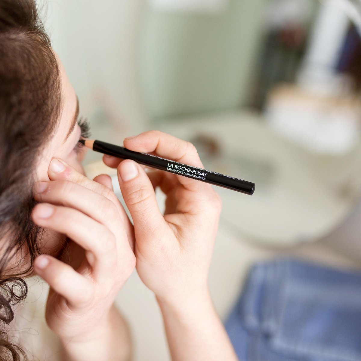 Watch 20 Makeup Tips for Contact Lens Wearers video Watch 20 Makeup Tips for Contact Lens Wearers video