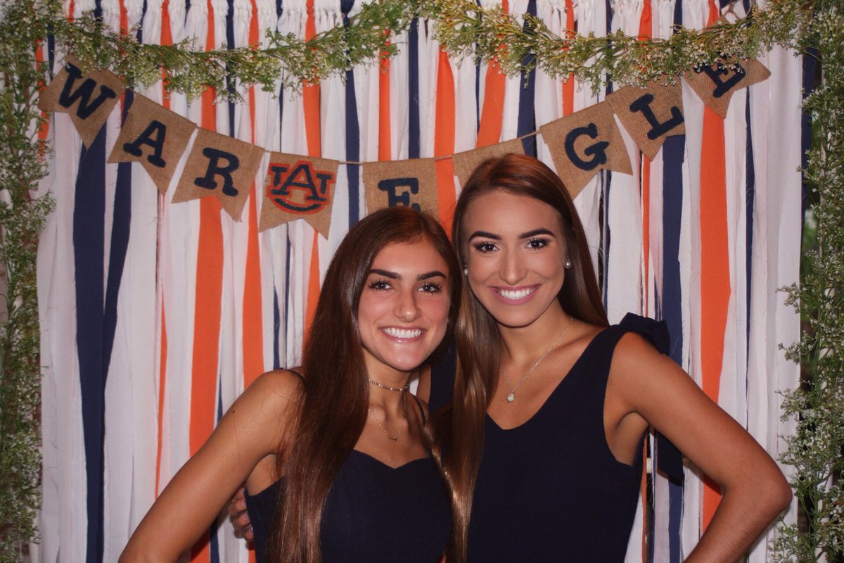 brookebowling11's tweet photo. Happy birthday emily hill!!!!!!! I miss you so much and I’m so sad I’m not there to celebrate with you...hope you have the best day!! Love you forever &amp; ill see you soon💗💗💗 https://t.co/rXkFI5d3I0