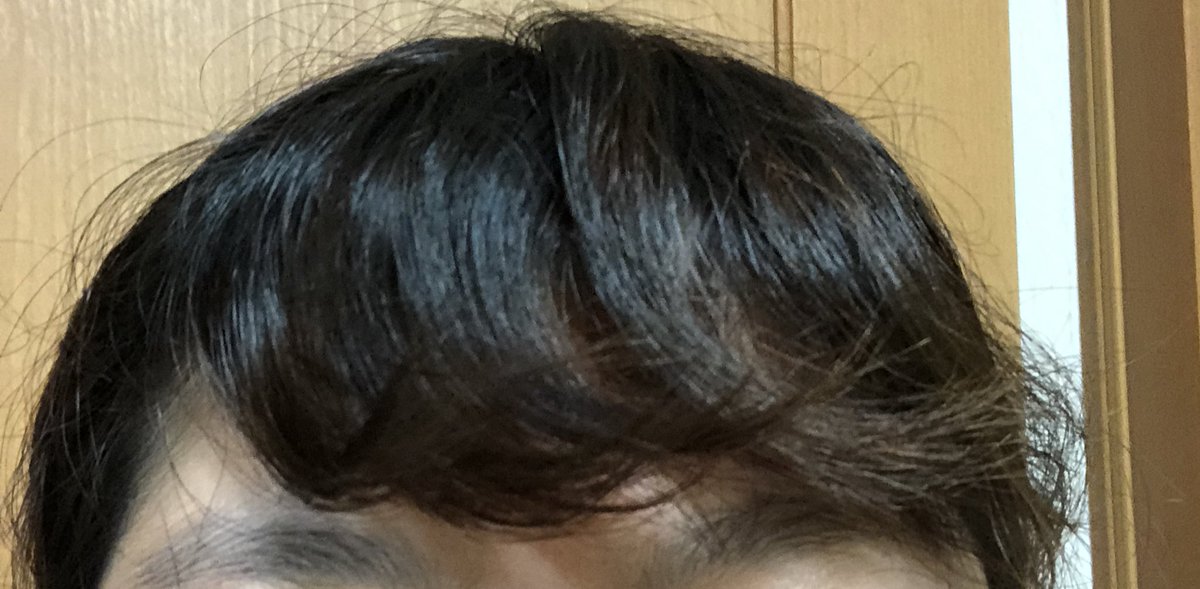 黝簾 私のくせ毛は短くすると前髪はくるっとカーラー巻いたかのようになります 内巻きカールになるのがいやで前髪作らず15年以上 重さで伸ばしてます クルクルしすぎるのも困りものですよね