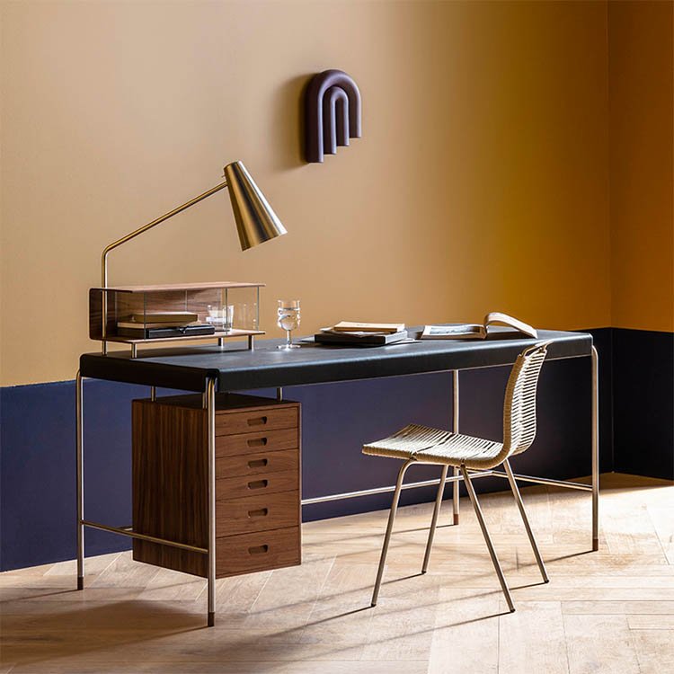 Cimmermann's tweet image. The Carl Hansen AJ52 Society Desk is a design of pure simplicity and brilliance, originally designed in 1952 cimmermann.uk/carl-hansen-aj… #carlHansen #arnejacobsen #designclassics
