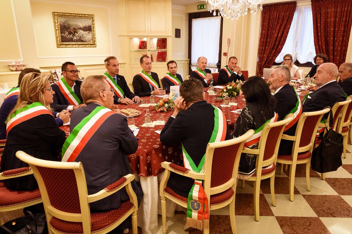 GNobiletti's tweet photo. Terminati i lavori del G 20 del turismo balneare. Insieme agli altri comuni sottoscritto documento per una strategia condivisa volta a sollecitare regioni e governo per la risoluzione delle problematiche che riguardano le città costiere.@garganolab2_0  @IlMattinoFoggia @l https://t.co/lhE3LGQdeJ