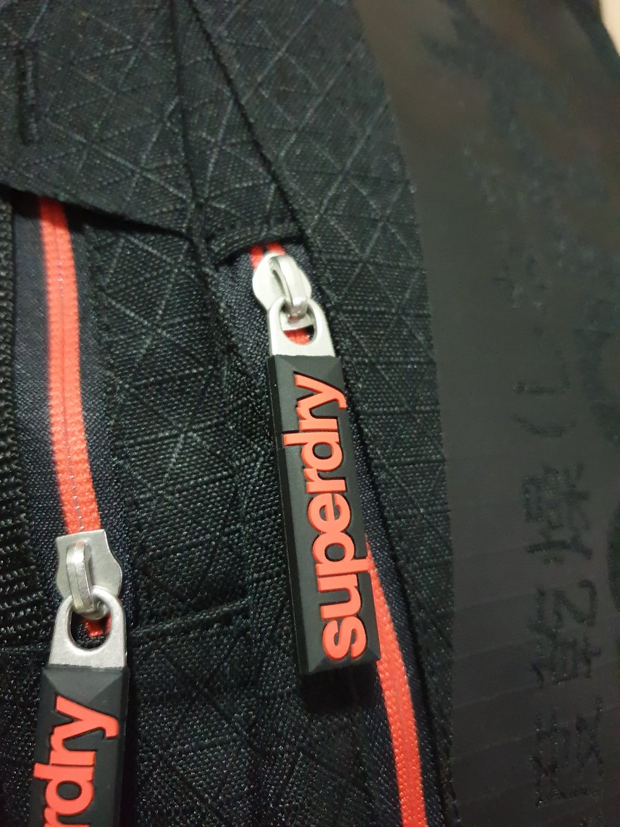 jokermaster619's tweet photo. #Superdry รุ่น DiamondTarp สวยดีนะครับ ผมสั่งจาก #Looksi ลดราคาเหลือ 2,334 บาทเองฮะ^__^ ตอนนี้เข้าไปเช็คดูหมดแล้วนะครับ เหลือแต่ใบเล็ก แต่ผมว่าก็น่าจะมีมาเพิ่มแหละ^^ https://t.co/eara8gl4Lz