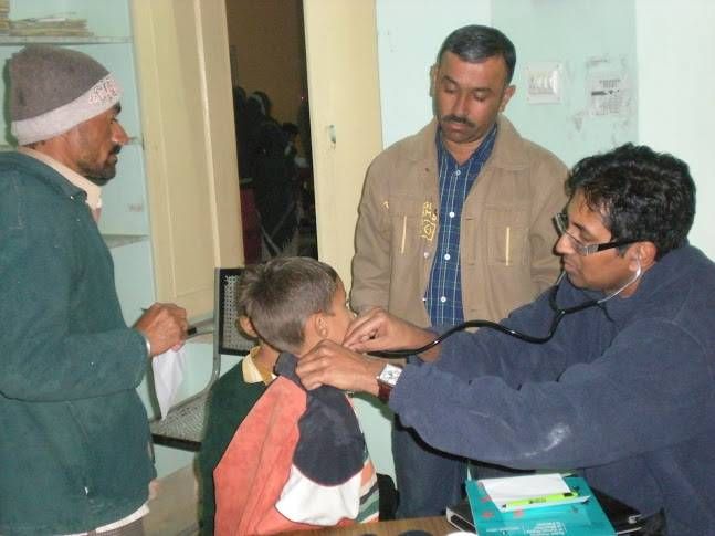 HinduAmerican's tweet photo. Back in 2013, we sent a team to refugee camps for Pakistani Hindus, in Jodhpur, India. We were told "there is fear 24 hours a day" due to the experiences these people faced as religious minorities in Pakistan. Read more: https://t.co/IFlpEY2Orn #HAF15 https://t.co/I8rBRpvPzY