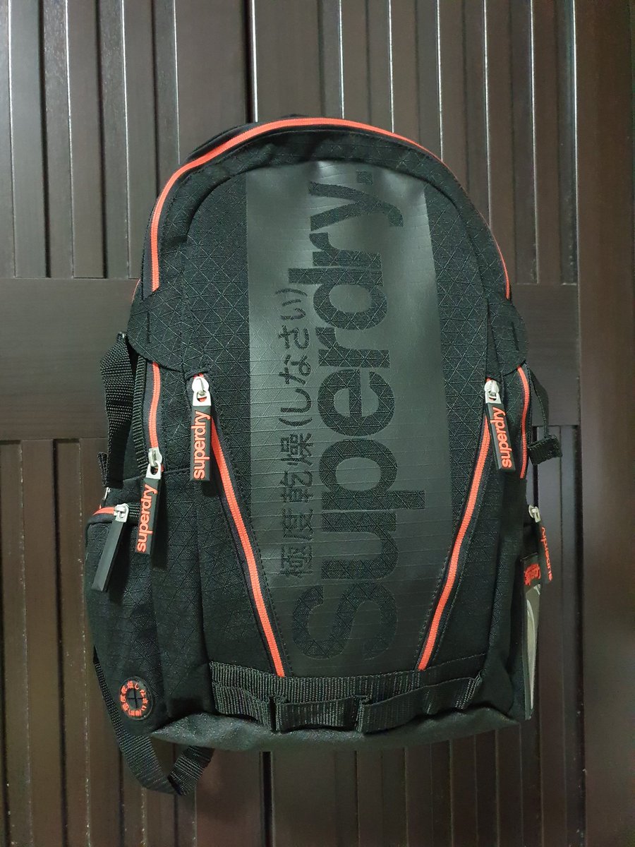 jokermaster619's tweet photo. #Superdry รุ่น DiamondTarp สวยดีนะครับ ผมสั่งจาก #Looksi ลดราคาเหลือ 2,334 บาทเองฮะ^__^ ตอนนี้เข้าไปเช็คดูหมดแล้วนะครับ เหลือแต่ใบเล็ก แต่ผมว่าก็น่าจะมีมาเพิ่มแหละ^^ https://t.co/eara8gl4Lz
