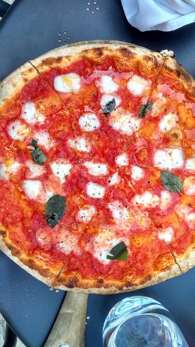 andrewcoppolino's tweet image. #DONTSkipThisDish ... a #Pizza Margherita @delsenoteca: The "beautiful imperfections" of hand-stretched dough, via @KitchenerPost @cambridgetimes kitchenerpost.ca/whatson-story/…