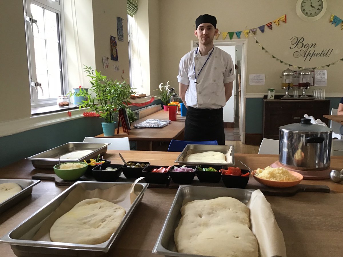 THSch_Boarding's tweet photo. Pizza making after school - thanks chef!! #iloveboading #thboarding #THSch #pizzaislife https://t.co/69W8zU2Xdi