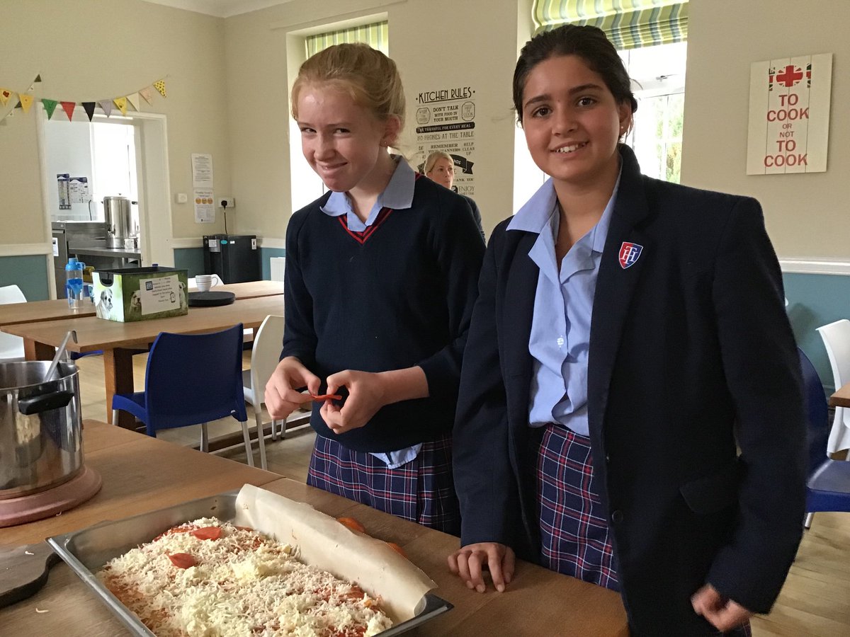 THSch_Boarding's tweet photo. Pizza making after school - thanks chef!! #iloveboading #thboarding #THSch #pizzaislife https://t.co/69W8zU2Xdi