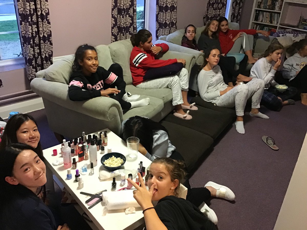 THSch_Boarding's tweet photo. Tonight we are nail painting & relaxing with a film #iloveboarding #livingourbestlife #thboarding #THSch https://t.co/ONsdYOP9Bu