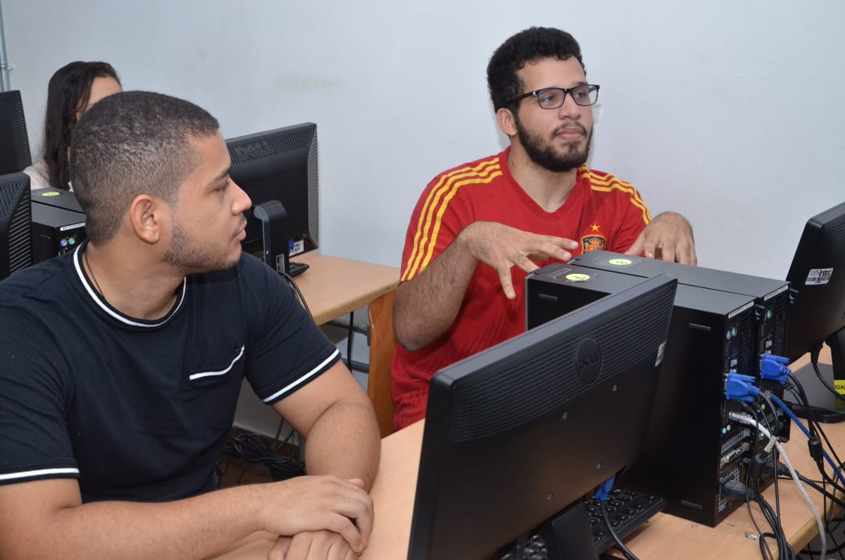 ceiintec's tweet photo. Taller de #Patentes a estudiantes de la carrera de Mecatrónica en promoción de la #InnovaciónTecnológica , facilitado por la Licenciada Dayanara Rivera del Centro de Apoyo a la Tecnología e Innovación #CATI de @OnapiRD #INTEC #Emprende #CEI #CEIINTEC #Emprendimiento #Innovación https://t.co/LExmnuC2oJ