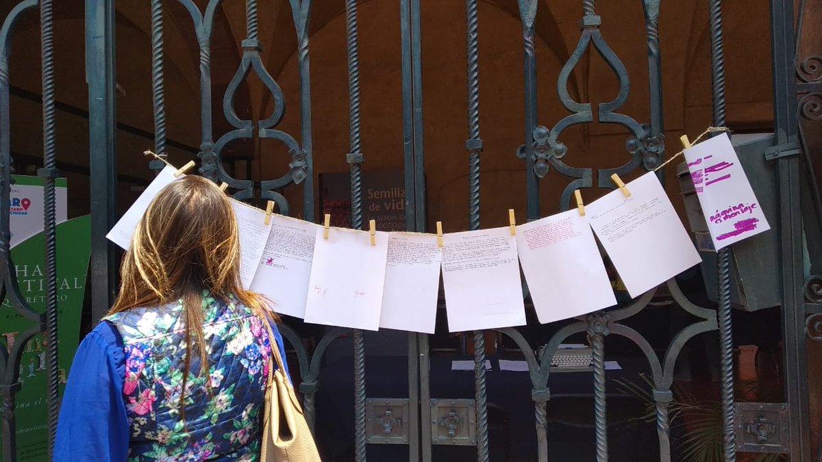CCDmx's tweet photo. Leyendo las historias que se van generando desde #MáquinaEsMensaje. #HACKHAY ❤⌨
Estamos afuera del Museo Regional de Querétaro. Si andas cerca o planeas pasar, estaremos hasta las 16:00 horas recibiendo sus historias. https://t.co/CPMYuMCZVI