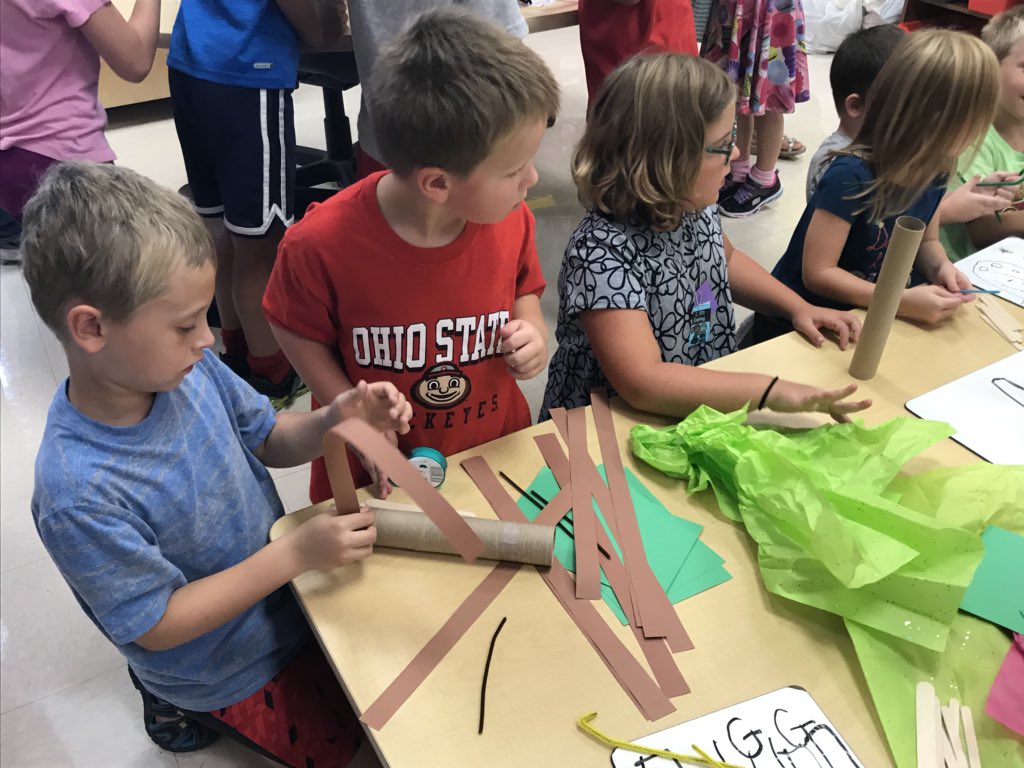 mrsgompfkinders's tweet photo. What a fun afternoon activity meeting our second grade buddies and making chicka chicka boom boom trees! We can’t wait to finish next week! #collaboration #community #stem @kawegley https://t.co/vCZsHWH0N4