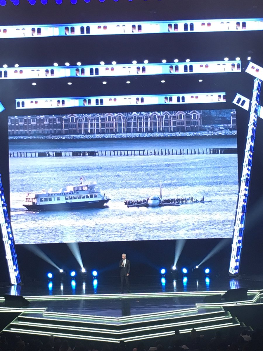 angie2o7's tweet photo. #wechoosewhocanbe #MSXXI #captsully #hardwork @fundaciontelmex https://t.co/Atyka6EaAB
