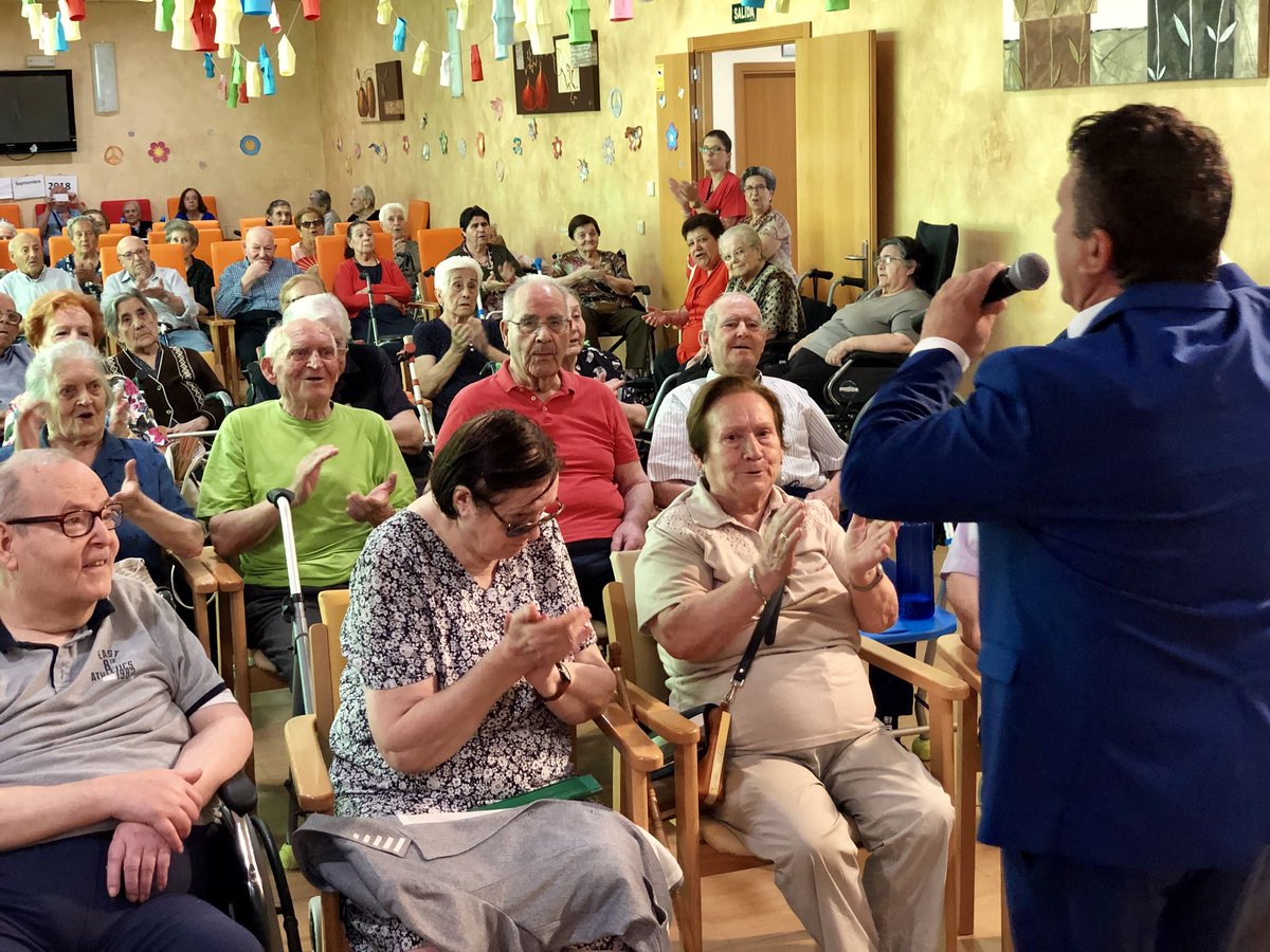 ResiCervantes's tweet photo. Hoy, dentro del programa de #fiestas en honor al Stmo. #CristodelaViga de Villamayor de Santiago, hemos tenido el honor de contar con la voz de #FernandoSierra y su recital de #CanciónEspañola que ha hecho las delicias de nuestros residentes!! https://t.co/eVdlP4omQb