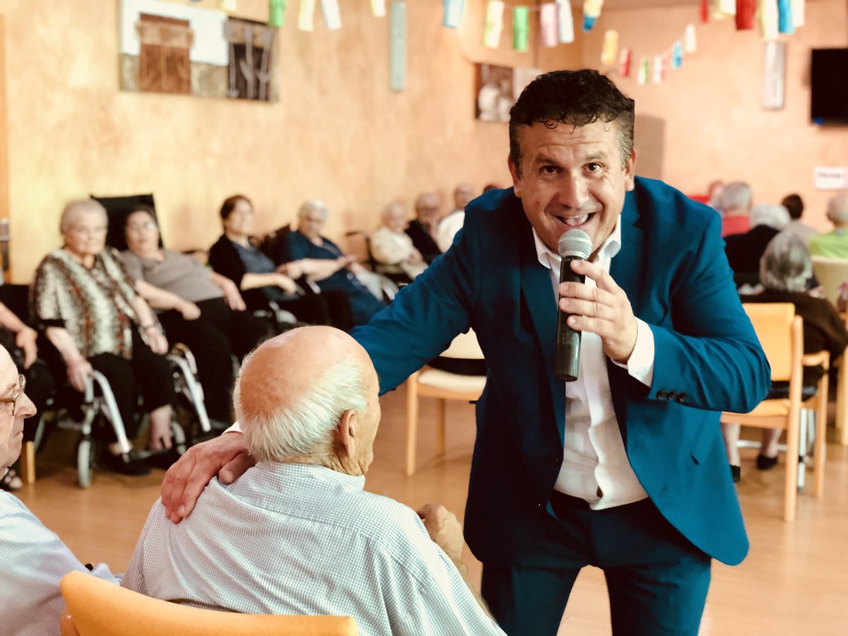 ResiCervantes's tweet photo. Hoy, dentro del programa de #fiestas en honor al Stmo. #CristodelaViga de Villamayor de Santiago, hemos tenido el honor de contar con la voz de #FernandoSierra y su recital de #CanciónEspañola que ha hecho las delicias de nuestros residentes!! https://t.co/eVdlP4omQb