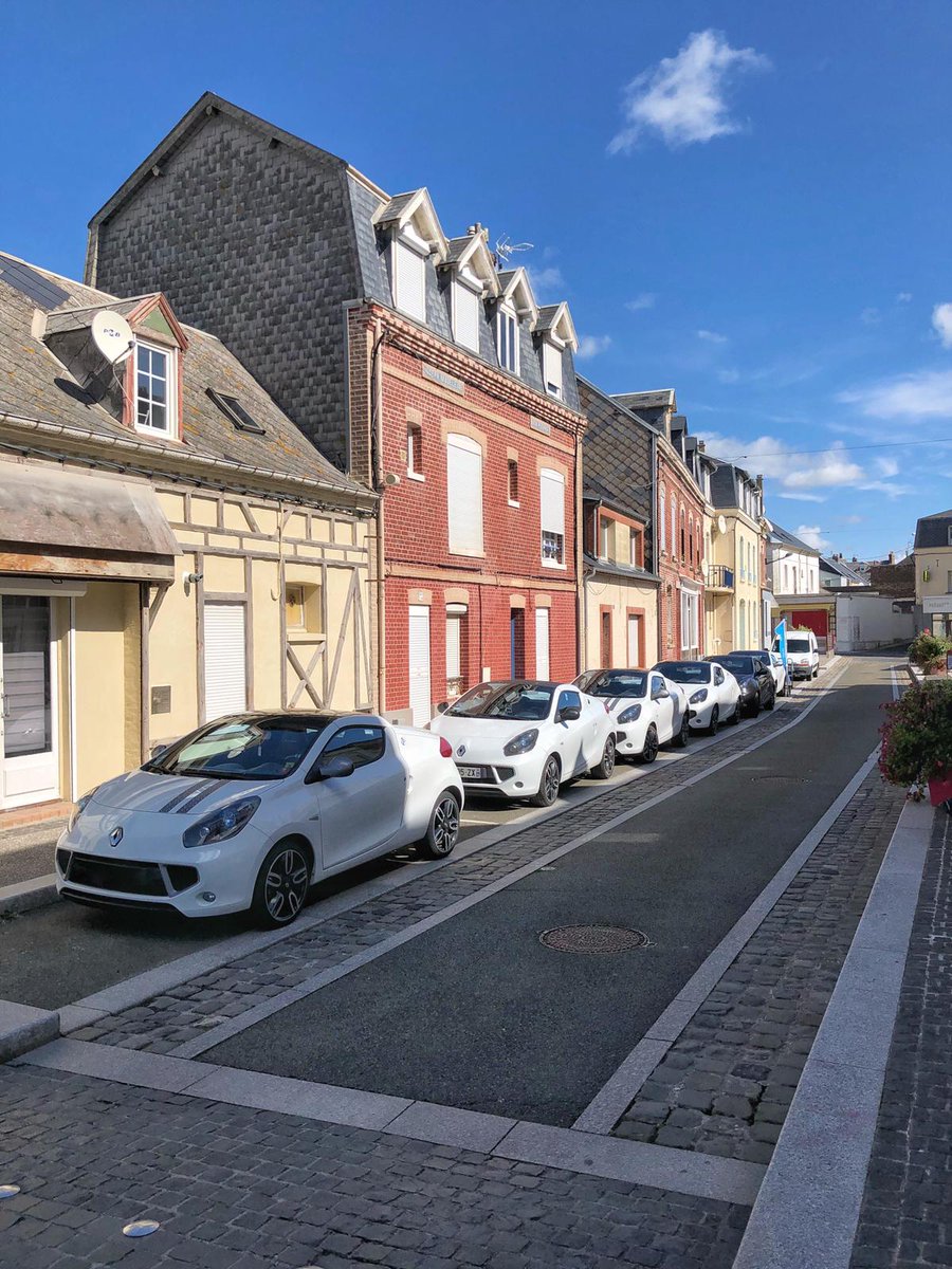 RenaultWindClub's tweet photo. [WEEKEND] Début du week-end sur la Côte d'Albâtre, merci Le Calypso de Cayeux pour son accueil ! 🚗
Le soleil est au rendez-vous 🌅 https://t.co/SoZJzcjykE
