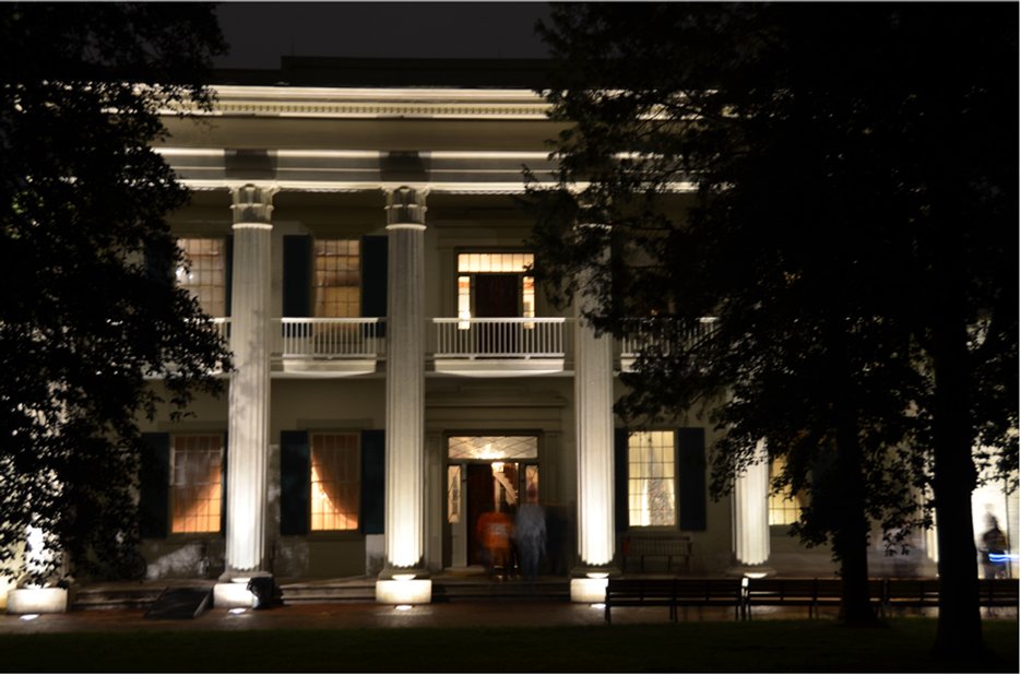 ajhermitage's tweet photo. Explore some haunted history during our Hermitage Ghost Tours! Follow your guide as they take you on a lantern-led voyage into The Hermitage mansion &amp; to the tomb while telling spooky stories about Battle of New Orleans, Andrew Jackson &amp; the Bell Witch. https://t.co/6muHortWIc. https://t.co/szNOyx34bo