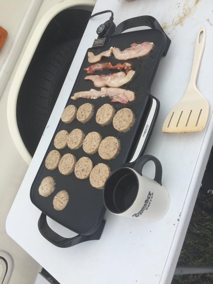 nmb193's tweet photo. Rise and shine @EldoraSpeedway Gonna need some extra @CoffeeInvader and @GliersMeats to get this day kick started! #World100 #SeptMeansTheWorld #invadercoffee #geotta https://t.co/Eub9Rfgeiv