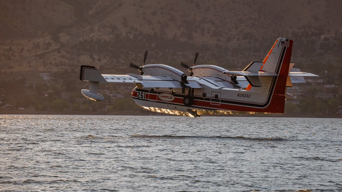 JeffSullPhoto's tweet image. Aero-flite's Borbardier CL-415 air tankers 260 &amp;amp; 261 were scooping water from Topaz lake to fight the #BootFire along Highway 395 &amp;amp; 108 yesterday. inciweb.nwcg.gov/incident/6190/

Big thanks to agencies, fire crews and first responders staffing and managing the response to the Boot Fire!