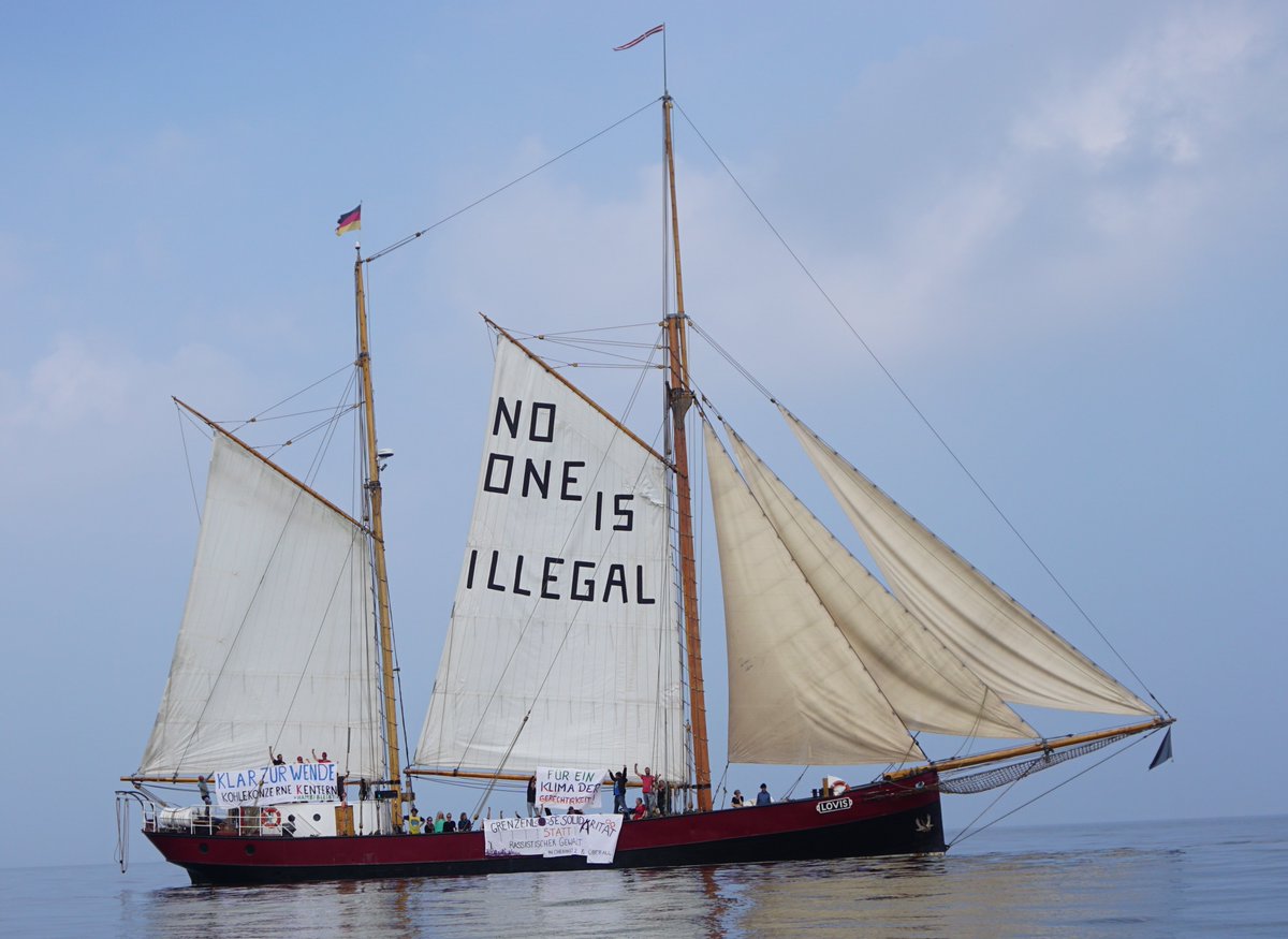 Ob auf Wasser oder an Land, wichtig ist der Widerstand! Solidarität für den #hambacherforst vom „Turning the Tide“-Segeltörn auf der Lovis. Klar zum Entern! <a href="/hambibleibt/">@hambibleibt@todon.nl</a> #rwe #riseforclimate #fossilfree
