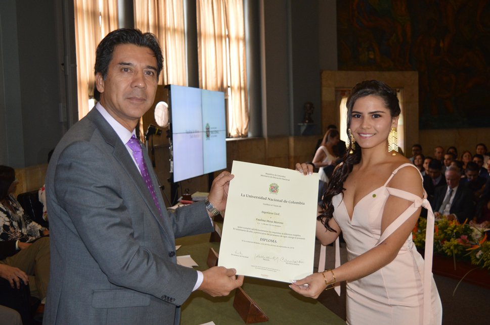 fminas's tweet photo. #HoyenMinas #Grados2018II En la primera ceremonia del día de hoy, 7 de septiembre recibieron su título profesional 72 ingenieros e ingenieras civiles, 11 especialistas en Vías y Transporte, y 2 magísteres en Infraestructura Y Sistemas De Transporte. https://t.co/GS6ojXiXZY