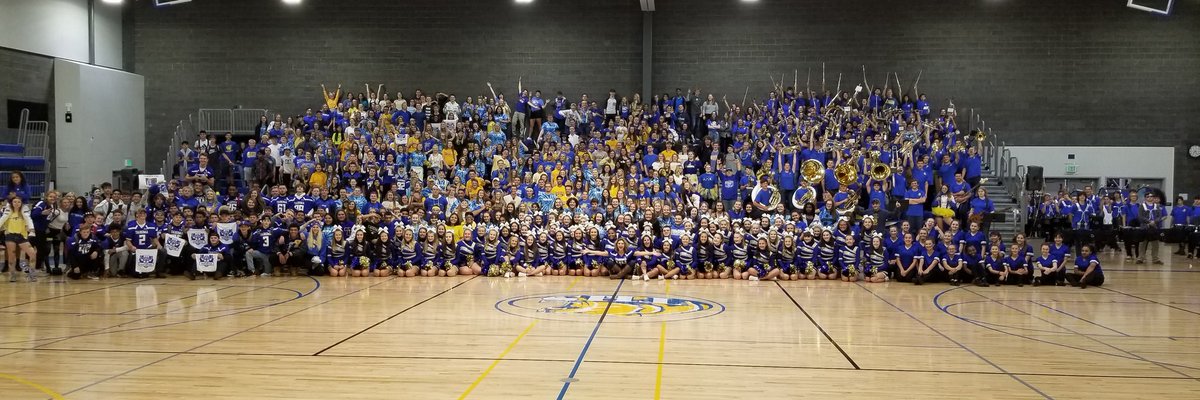 Photog_Jim_KOMO's tweet photo. Thanks again to @TahomaHigh for welcoming us so loudly this morning! Best of luck this season! #k5sports #k5mornings #bearstostate https://t.co/IIZaf92w6B